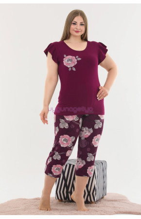 Kadın Mürdüm Renk ve Çiçek Desenli Lady 10627 Büyük Beden Kapri Pijama Takımı Kadın Mürdüm Renk ve Çiçek Desenli Lady 10627 Büyük Beden Kapri Pijama Takımı