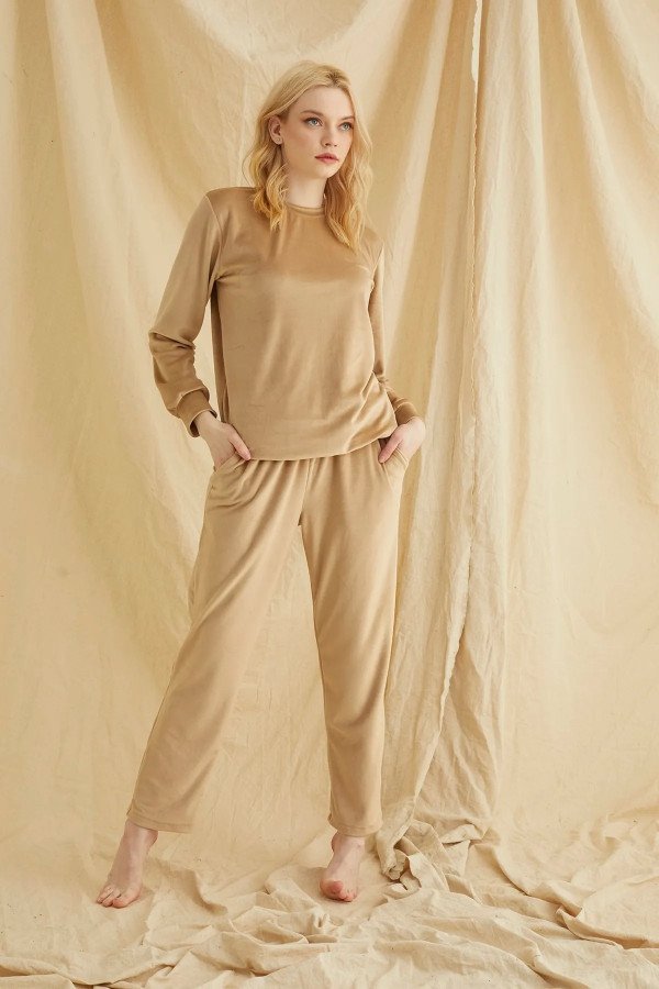 Bej Renk Kadife Kumaş Arkası Yazılı Teknur 52019 Uzun Kol Kadın Pijama Takımı Bej Renk Kadife Kumaş Arkası Yazılı Teknur 52019 Uzun Kol Kadın Pijama Takımı, Teknur-52019, Teknur Pijama Takımı
