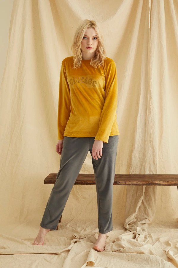 Sarı - Füme Renk Kadife Kumaş Önü Yazılı Teknur 52023 Uzun Kol Kadın Pijama Takımı, Teknur-52023, Teknur Pijama Takımı
