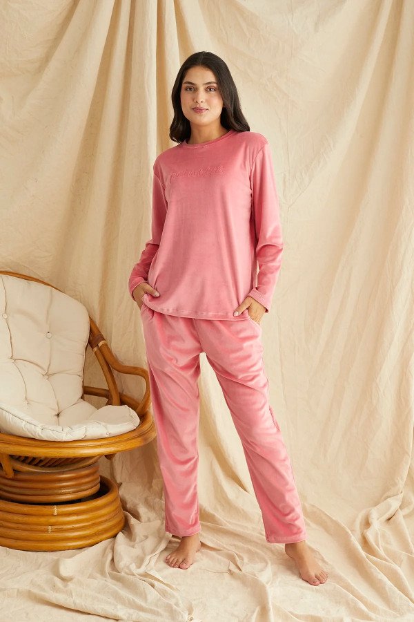 Pembe Renk Kadife Kumaş Önü Yazılı Teknur 52027 Uzun Kol Kadın Pijama Takımı Pembe Renk Kadife Kumaş Önü Yazılı Teknur 52027 Uzun Kol Kadın Pijama Takımı, Teknur-52027, Teknur Pijama Takımı