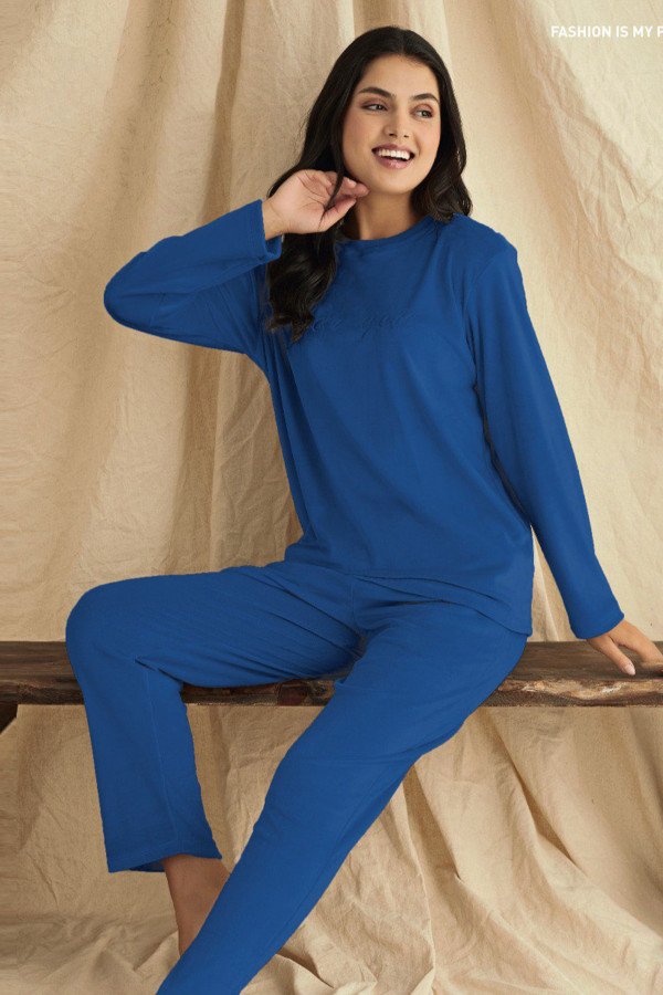 Mavi Renk Kadife Kumaş Önü Yazılı Teknur 52093 Uzun Kol Kadın Pijama Takımı Mavi Renk Kadife Kumaş Önü Yazılı Teknur 52093 Uzun Kol Kadın Pijama Takımı, Teknur-52093, Teknur Pijama Takımı