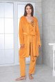 Sarı Renk Arslan Resimli Kadife Kumaş Teknur 52151 Askılı Kol ve Sabahlıklı Kadın Pijama Takımı Sarı Renk Arslan Resimli Kadife Kumaş Teknur 52151 Askılı Kol ve Sabahlıklı Kadın Pijama Takımı, Teknur-52151, Teknur Pijama Takımı