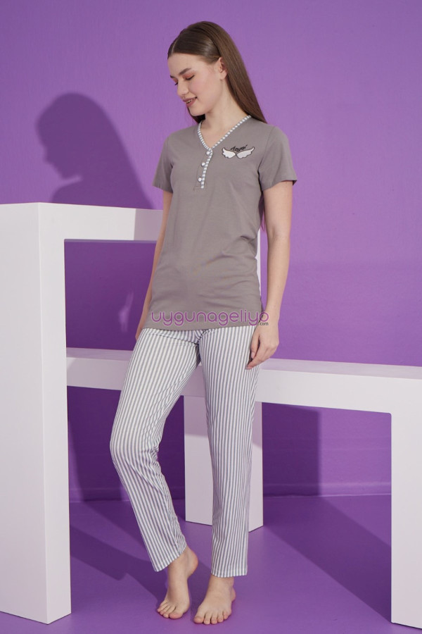Gri Renk ve Çizgili Desen Teknur 76161 Kısa Kol Modal Kumaş Kadın Pijama Takımı Gri Renk ve Çizgili Desen Teknur 76161 Kısa Kol Modal Kumaş Kadın Pijama Takımı, TKNR-76161, Kısa Kollu Pijama Takımları